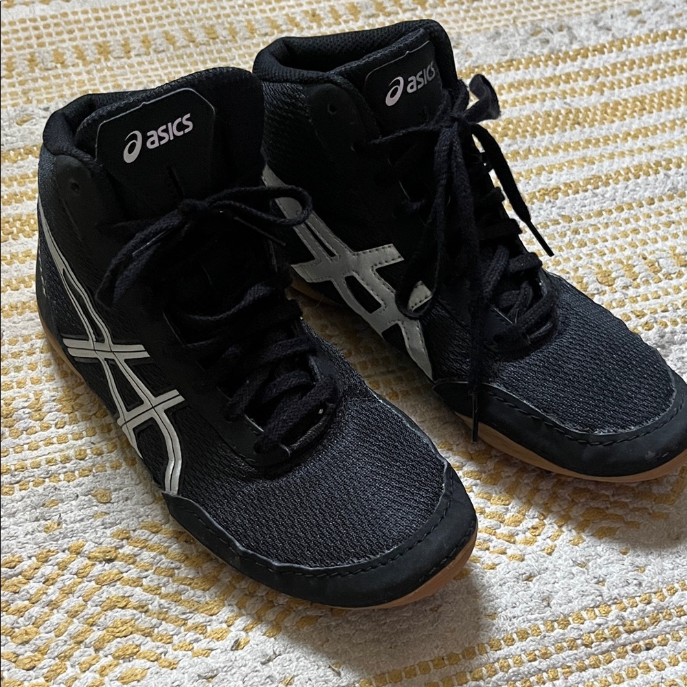 ASICS Black and White wrestling Shoes